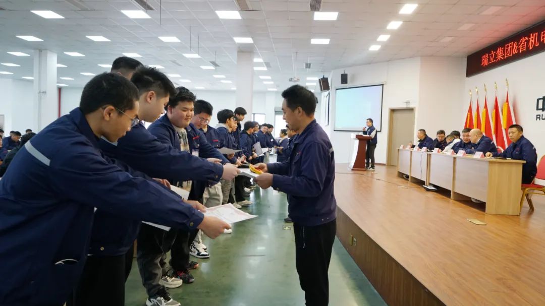 “师傅，您好！”第二期132名浙江省机电技师学院学生来瑞立拜师