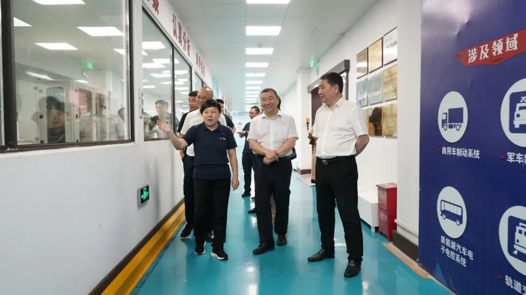 浙江省商务厅吾布力喀斯木·买吐送副厅长莅临新瑞立走访调研
