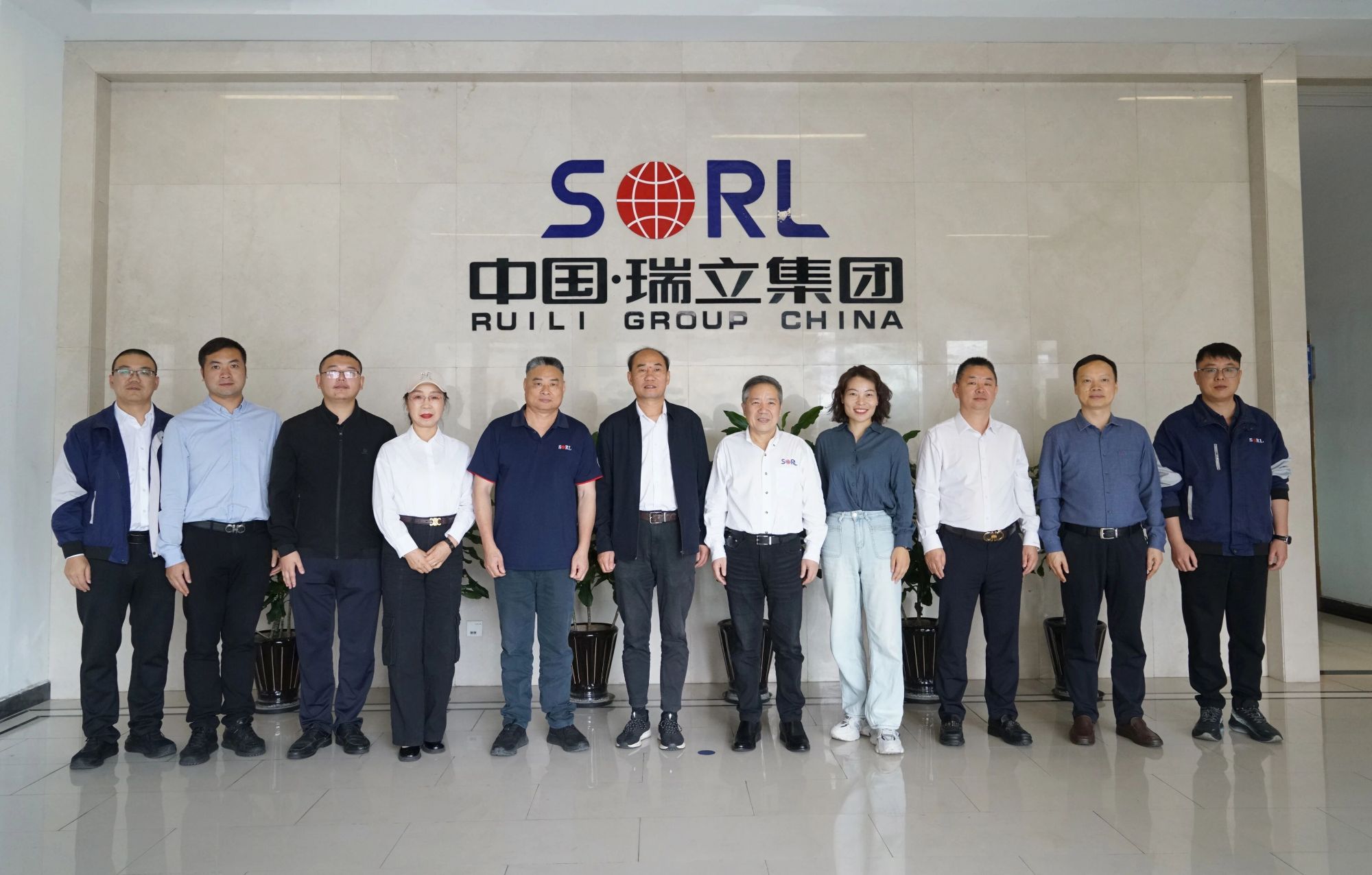 重庆驻沪办领导钟建波莅临瑞立考察，共探汽车产业合作新机遇
